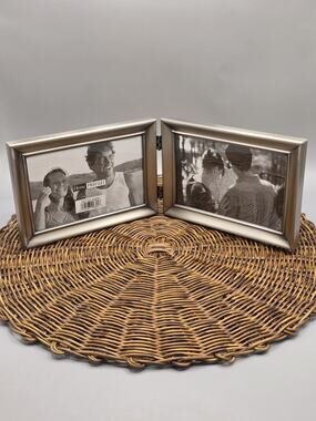 Vintage Malden Home Profiles Silver Hinged Double Picture Frame 4x6 Folding NOS
